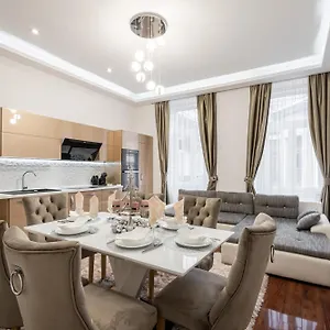  Apartment Centrum Opera Luxury With Free Garage