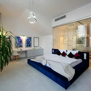 Karoly Corner Residences Lägenhet